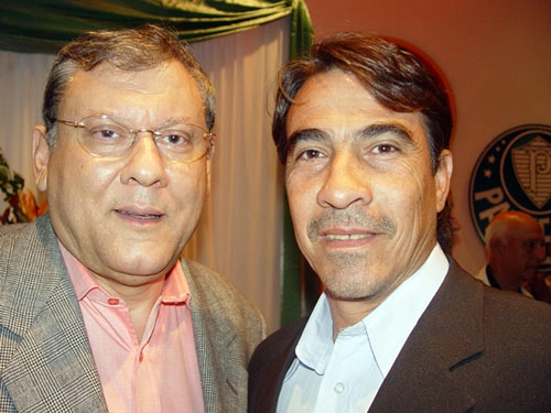Milton Neves e Gilmar, durante homenagem anual que o Palmeiras promove a seus antigos jogadores. Nesse dia, Milton vestiu até uma máscara de porco. Não acredita? 