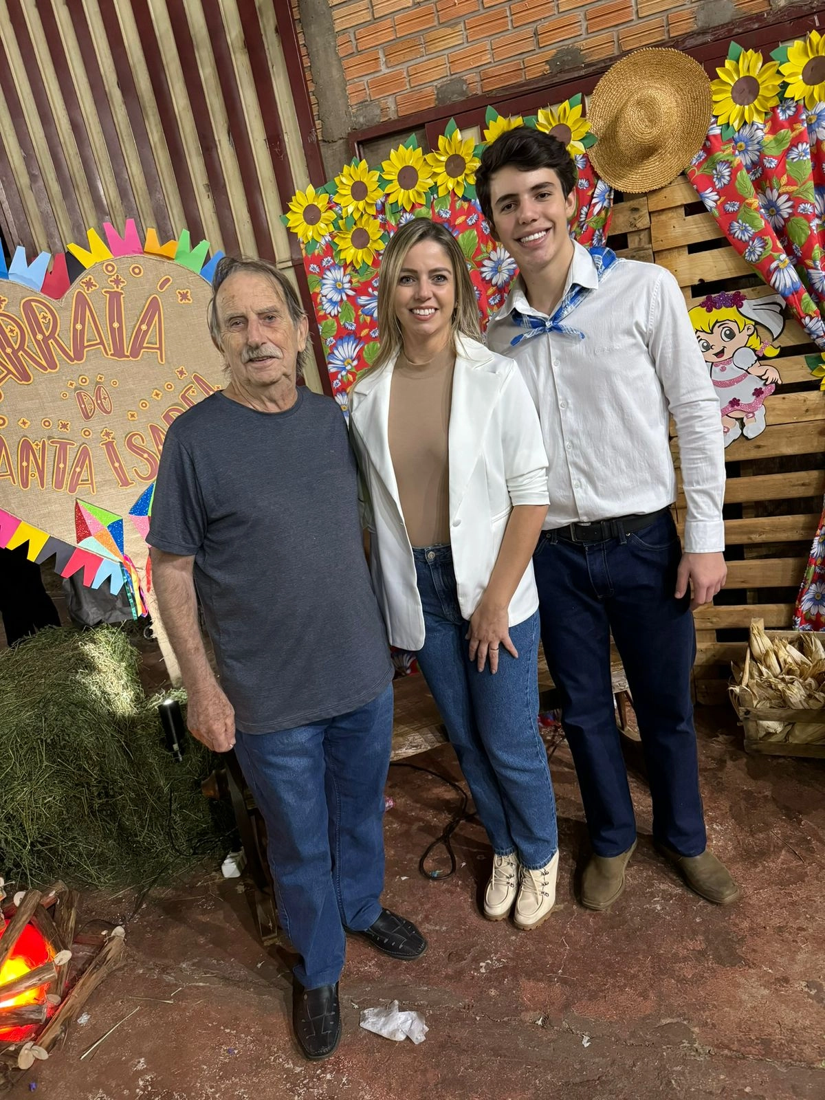 Com uma de suas filhas e um neto. Foto: arquivo pessoal da família Abdala