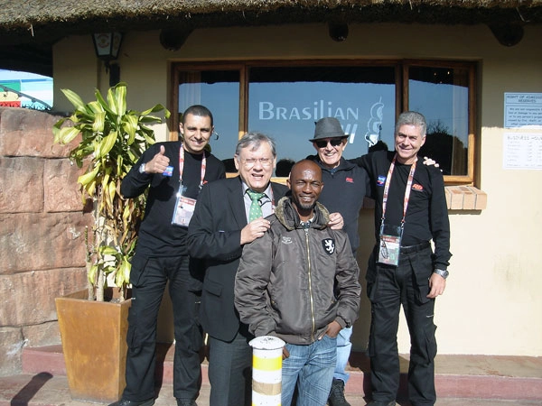 Equipe Band almoçando no Brasilian Grill de Joannesburgo: Operador Marcola da Band News FM, José Silvério, o 