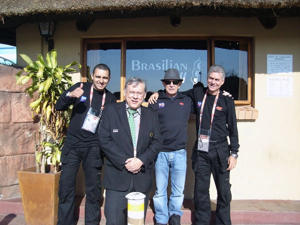 Equipe Band almoçando no Brasilian Grill de Joannesburgo: Operador Marcola da Band News FM, José Silvério, o 