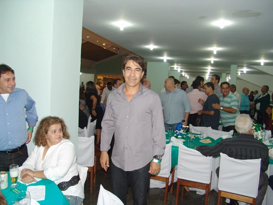 Chegando em mais uma festa de ex-jogadores do Palmeiras, na noite de 1º de outubro de 2010. Foto: Marcos Júnior/Portal TT