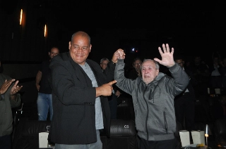 Aos 82 anos, o bicampeão mundial de boxe assistiu o filme que retrata sua vida. Foto: Marcos Júnior Micheletti/Portal TT