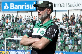 "Thiago Silva é supervalorizado", opina Antônio Carlos Zago