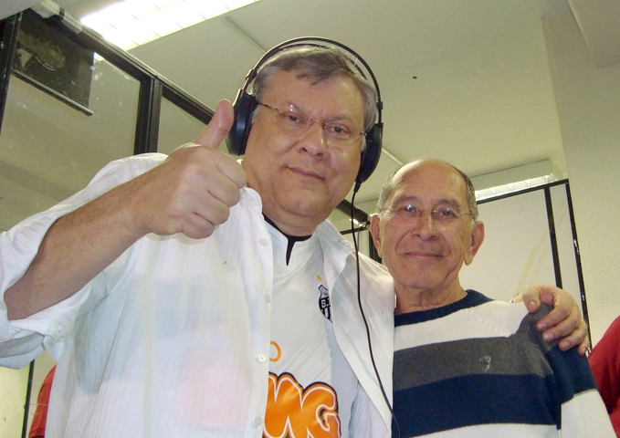 Milton Neves e José Silvério, na cabine da Rádio Bandeirantes no Pacaembu, quando o Santos conquistou seu terceiro título da Libertadores. Foto: Marcos Júnior