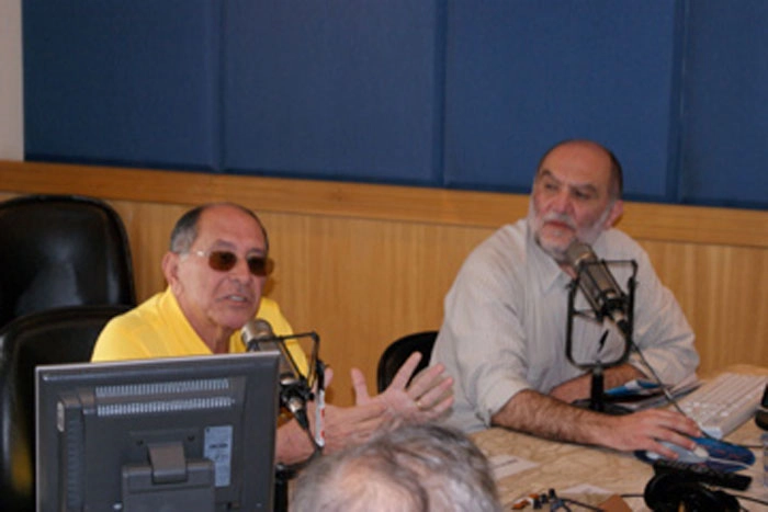 Da esquerda para a direita, vemos José Silvério e Zaidan, grandes nomes do jornalismo esportivo no Brasil. Foto enviada por Gabriel