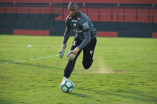 Ouça o goleiro Marcos, algoz do Timão, no Domingo Esportivo, da Rádio Bandeirantes