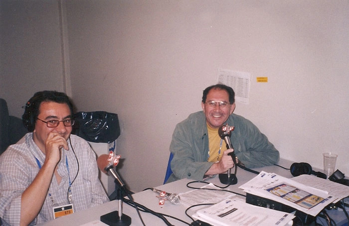 Da esquerda para a direita, Flávio Prado esconde o sorriso, enquanto ao seu lado, José Silvério não esconde sua expressão de alegria. Foto: Arquivo pessoal