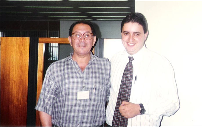 José Silvério posa ao lado de Vander Luiz