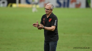 Treinador gostou do desempenho do Furacão diante do Fortaleza. Foto: Fabio Wosniak/Site Oficial do CAP