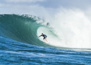 Julian Wilson garante título em casa