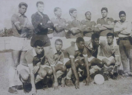 Juvenil do Inter, anos 60: Em pé: Flávio, Gilberto, Alvair, Chico, Macau e Mazaropi. Agachados: Mosquito, Sarão, Sergio Galocha, Escurinho e João Carlos