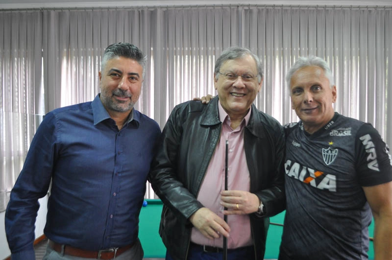 Gallo, então diretor de futebol do Galo, Milton e Éder Aleixo. Milton ao lado do então presidente atleticano, Sérgio Sette Câmara. Foto: Marcos Júnior Micheletti/Portal Terceiro Tempo