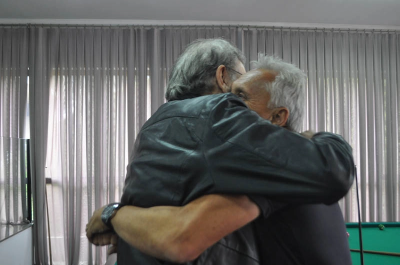 Um abraço afetuoso no amigo Éder Aleixo. Milton ao lado do então presidente atleticano, Sérgio Sette Câmara. Foto: Marcos Júnior Micheletti/Portal Terceiro Tempo