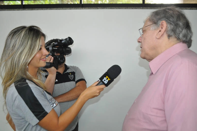 A TV Galo também quis conversar com Milton Neves.Foto: Marcos Júnior Micheletti/Portal Terceiro Tempo