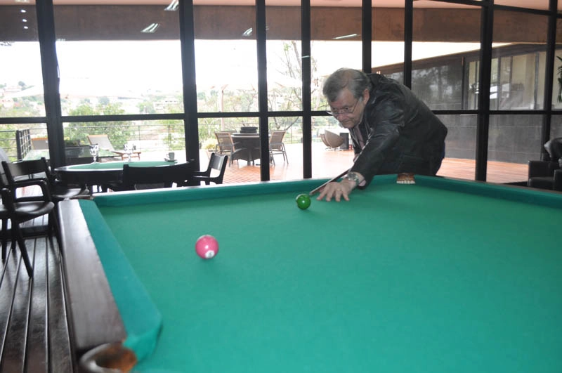 Relembrando os bons tempos em que duelava na sinuca com saudoso amigo Biduroto em Muzambinho... Foto: Marcos Júnior Micheletti/Portal Terceiro Tempo