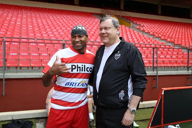 Viola e Milton Neves, no dia 12 de setembro, quando o ex-centroavante participou do Jogo das Estrelas, na Arena da Baixada, em Curitiba-PR