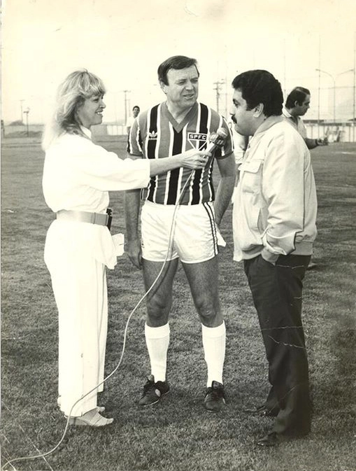 Nos anos 80, a repórter Regiani Ritter entrevista Carlos Miguel Aidar. Entre eles, José Maria Marin. Foto: arquivo pessoal de Regiani Ritter