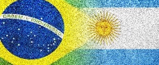 Se você me leu até aqui é porque decerto também gosta de argentinismos semelhantes. Nem que seja o Rayito de Sol, o chiclete Bazooka, os casacos de couro molinho ou o Malbec. Por que então nos dá tanta gastura um argentino? Só pode ser pelo futebol.