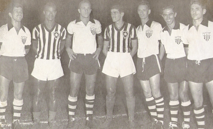 Da esquerda para a direita, Amorim, Didi, Paulo Valentim, Pampolini, Haroldo, Clever e jogador não identificado