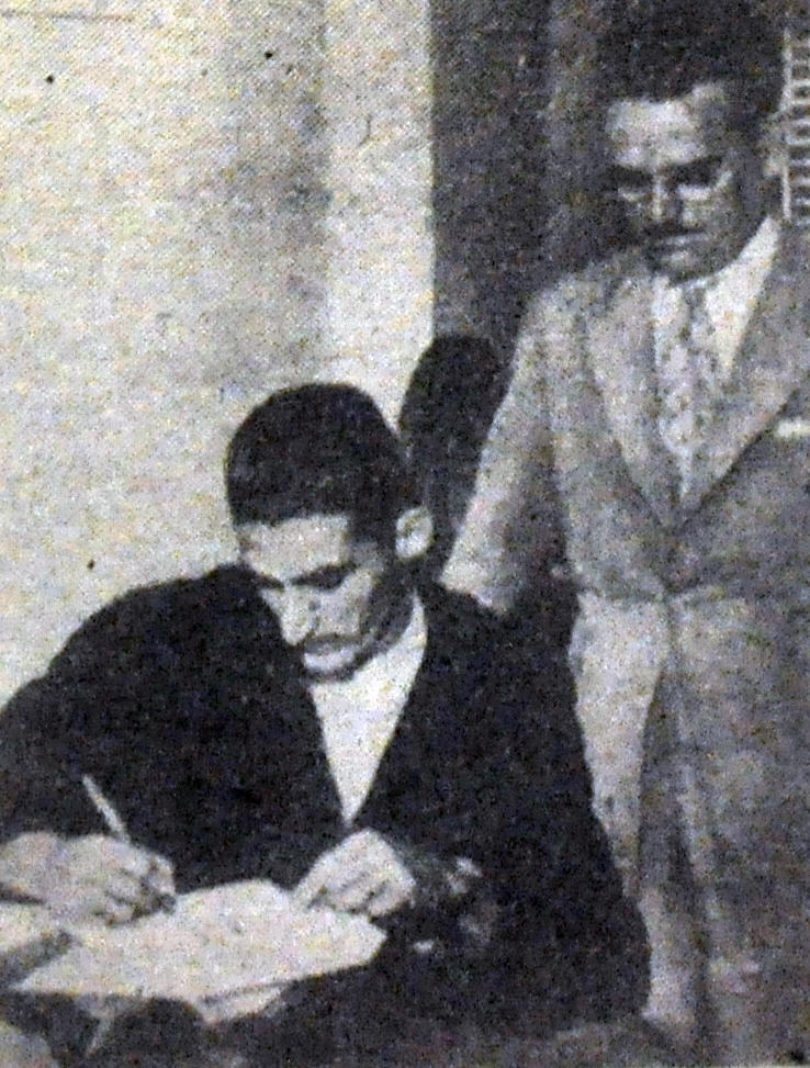 Em 1955, Julinho Botelho assina contrato com a Fiorentina, da Itália. Foto: Reprodução da revista Esporte Ilustrado