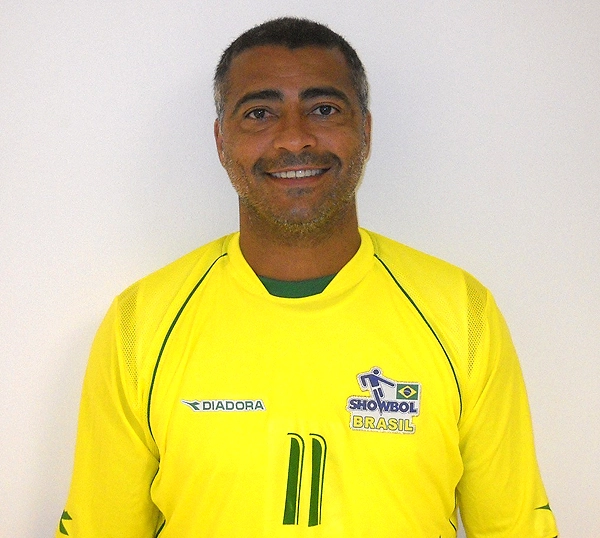 Romário com a camisa da Seleção Brasileira de Showbol.