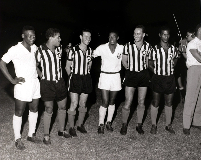 Da esquerda para a direita, Pelé, Garrincha, Zagallo, Dorval, Paulinho Valentim e Didi. Foto: Reprodução/In My Ear
