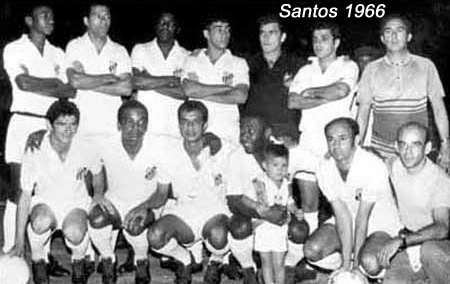 Time do Santos, em pé: Wilson, Ramos Delgado, Joel, Clodoaldo, Cláudio, Turcão e Júlio Mazzei. Agachados: Mané Maria, Lima, Werneck, Pelé e Pepe.