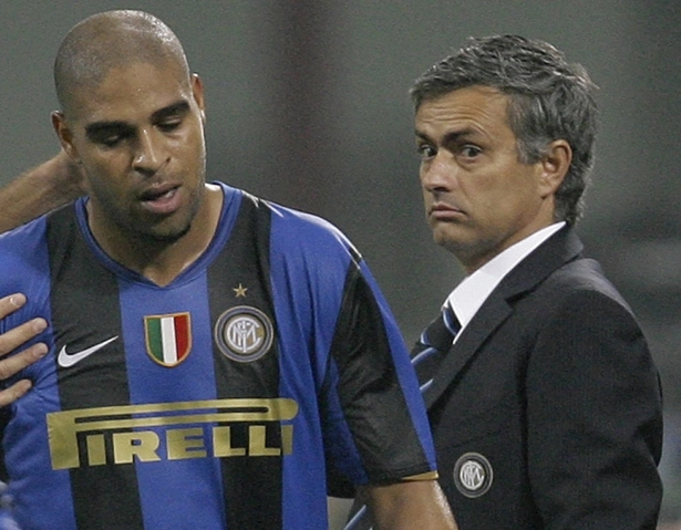 Mourinho bem que tentou, mas Adriano não quis seguir no time italiano. Foto: iG/AP