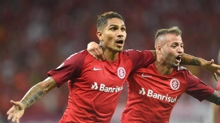 Guerrero comemora gol do Inter contra o Palestino pela Libertadores