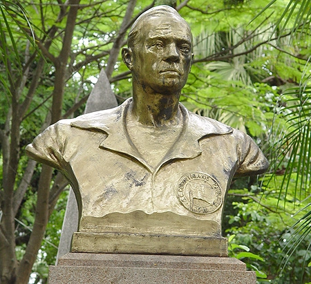 Esse é o busto de Neco, no Parque São Jorge. Justa homenagem ao primeiro grande ídolo da história do Corinthians