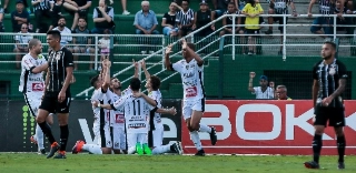 Bragantino surpreende Corinthians e vence por 3 a 2 no Pacaembu