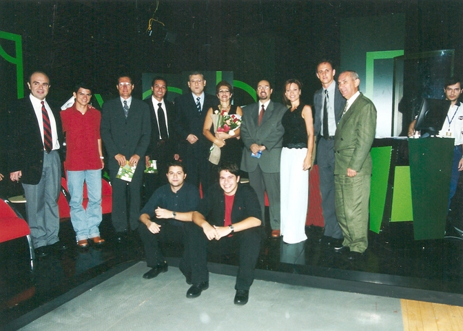 Em 2001, na estreia do Terceiro Tempo da Record, Cacá Rosset, Anailson, Oswaldo de Oliveira, Vanderley Luxemburgo, Milton Neves, Lenice, Wanderley Nogueira, Daniela Freitas, Rogério Ceni, Kalef João Francisco e sentados estão os irmãos Fábio Lucas Neves e Netto Neves