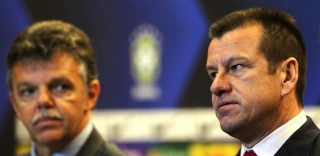 Dunga (d) estará ao lado de GIlmar Rinaldi (e) no jogo da seleção nesta quinta