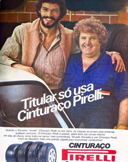 Sócrates e Jô Soares participaram de publicidade do Cinturaço Pirelli, pneu da fabricante italiana lançado na década de 80. Reprodução