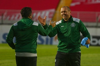 Mozart comandou a equipe contra o Red Bull Bragantino. Foto: Divulgação/Coritiba