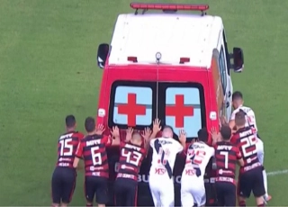 Bruno Silva precisou ser retirado de ambul&acirc;ncia dos gramados