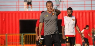 Eduardo Baptista retornou para tentar salvar o Sport do rebaixamento
