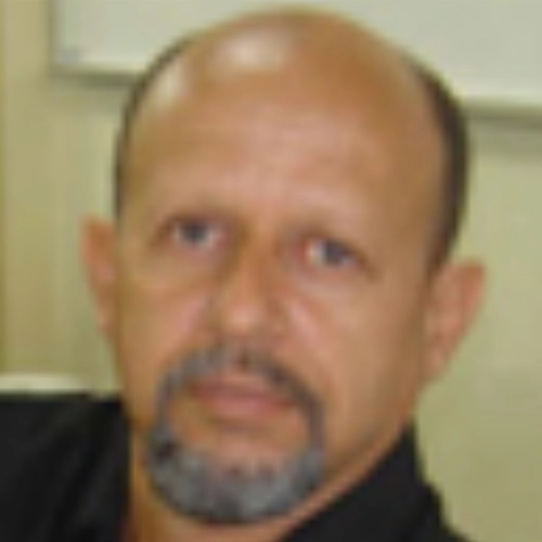 Robertinho  - Ex-ponta-esquerda do Goiânia, Gama e Santa Cruz