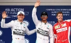 Hamilton iguala Senna e Schumacher com pole, mas só pensa na Ferrari