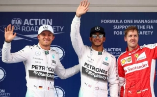 Hamilton iguala Senna e Schumacher com pole, mas só pensa na Ferrari