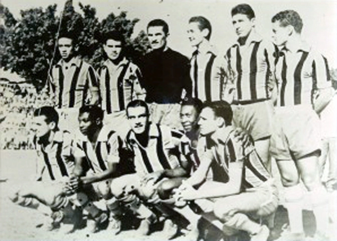 Em pé: Altair, Cacá, Ernani, Orlando, Mauro e Roberto Belangero. Agachados: Joel, Moacir, Gino, Pelé e Pepe