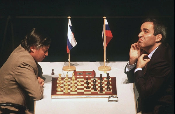 Xadrez para Todos - Os enxadristas mais conhecido de nossa época, Top 2  Anatoly Karpov – Rússia, 1951- É um grande mestre de xadrez soviético/russo  e ex-Campeão Mundial. Ele foi o oficial