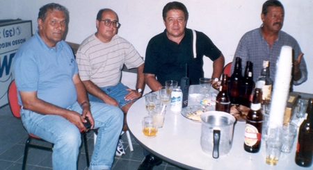 Da esquerda para a direita est&atilde;o Pedro Rocha, o jornalista Leivinha, Leivinha, ex-jogador, e Jos&eacute; Carlos Serr&atilde;o

