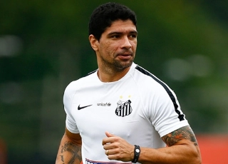 Volante de 38 anos conta como enfrentou, e venceu, grandes times de Real Madrid e Barcelona. Foto: UOL
