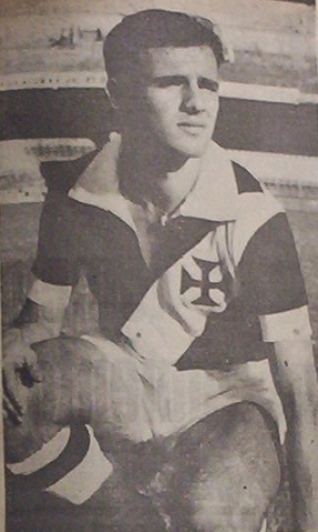 Pepe, eterno parceiro de Pelé no Santos, vestindo a camisa do Vasco da Gama, em 1957. Foto: Walter Peres