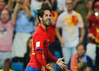 Espanha atropela a Itália e fica mais perto da Copa-2018