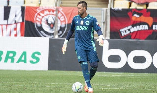Goleiro rubro-negro sofreu lesão no ombro. Foto: Alexandre Vidal/Flamengo