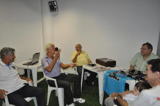 Da esquerda pra direita, Clodoaldo, Lalá, Pepe, Milton Neves e Ernesto, fazendo o programa especial que foi transmitido pela Rádio Bandeirantes, no dia 15 de abril de 2012. Foto: Kennedy Andrés/Portal TT