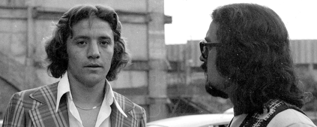 Setembro de 1975: no último dia no Palmeiras, o atacante Leivinha fala com Marcos Barrero. No dia seguinte, ele embarcou para a Espanha e se apresentou ao Club Atlético de Madrid. Nada mais anos 1970 do que roupa e cabelo da dupla