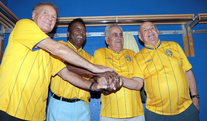 Em 14 de agosto de 2012, alguns jogadores que conquistaram a Copa do Mundo 1958, a primeira do Brasil, foram homenageados pela Associação Sueca de Futebol. Da esquerda para a direita aparecem: Mazzola, Pelé, Zito e Pepe. Foto: Divulgação/CBF